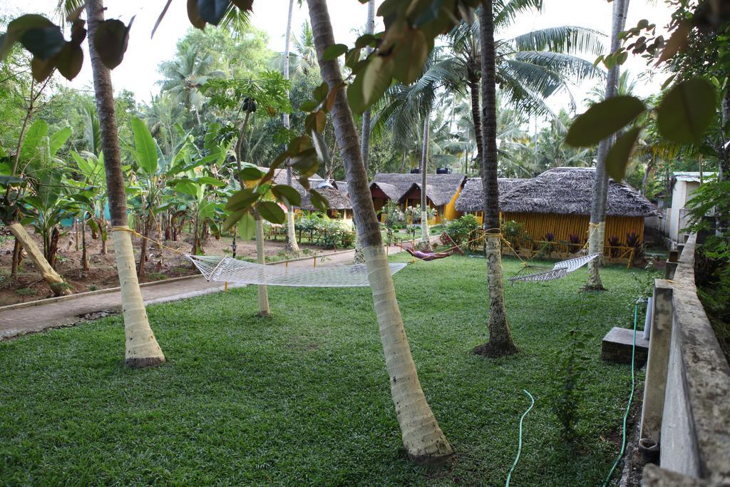 Savithri Inn Bamboo Cottages & Resorts 瓦尔卡拉 外观 照片