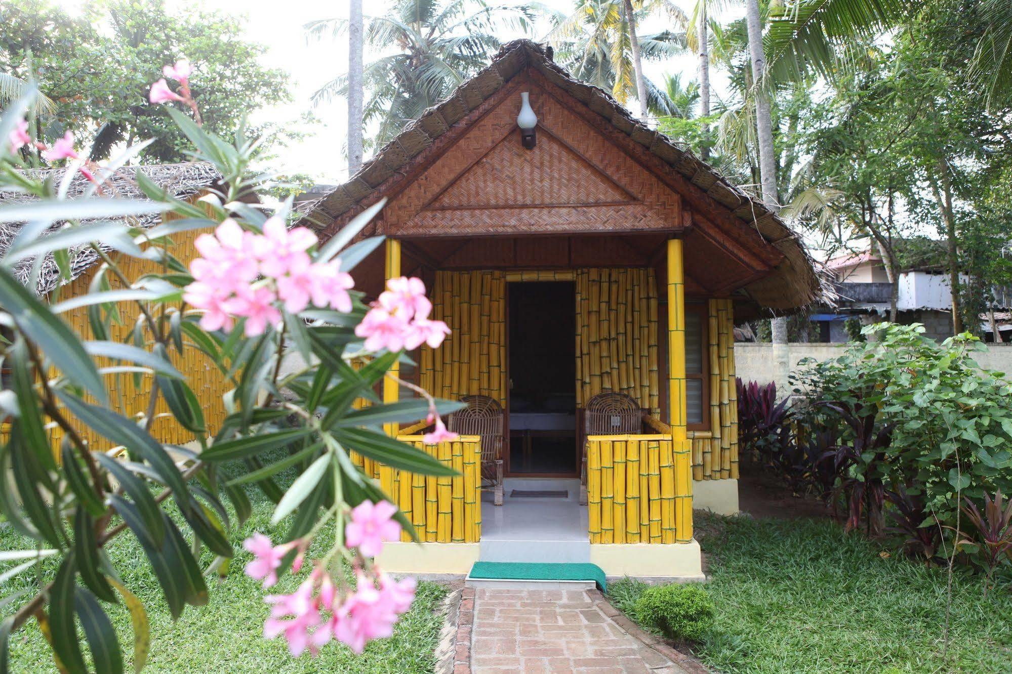 Savithri Inn Bamboo Cottages & Resorts 瓦尔卡拉 外观 照片