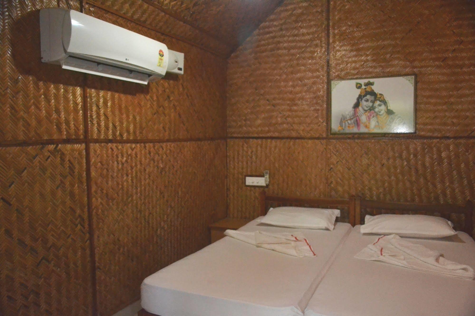 Savithri Inn Bamboo Cottages & Resorts 瓦尔卡拉 外观 照片