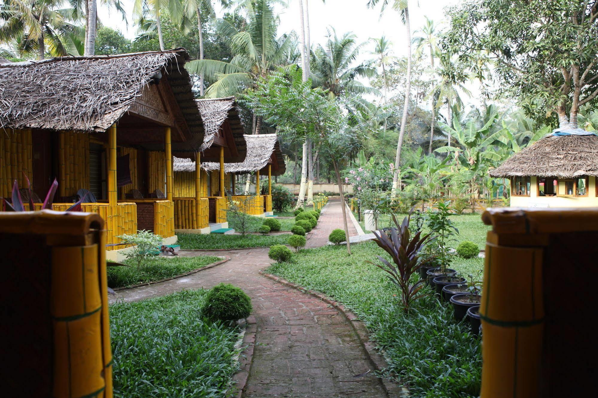 Savithri Inn Bamboo Cottages & Resorts 瓦尔卡拉 外观 照片