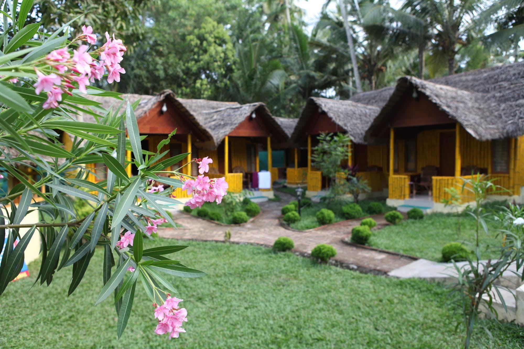 Savithri Inn Bamboo Cottages & Resorts 瓦尔卡拉 外观 照片